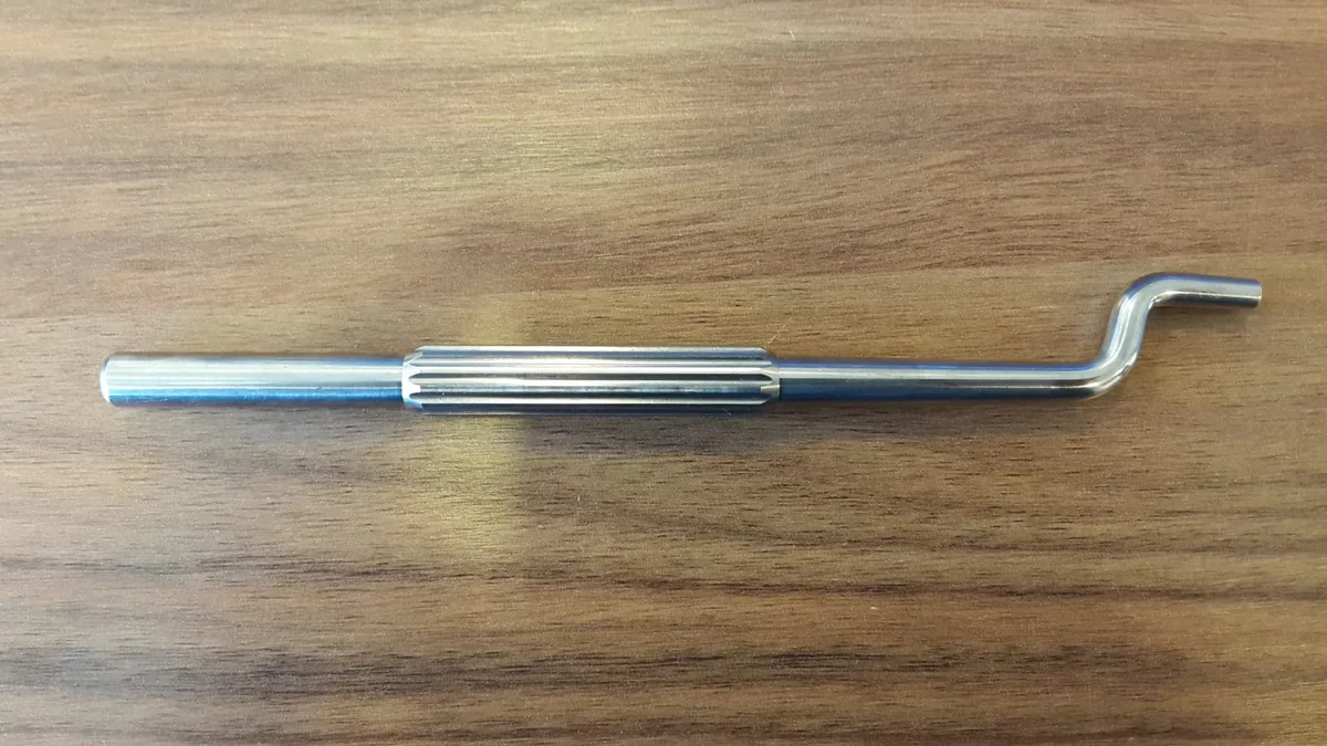 Curved handle